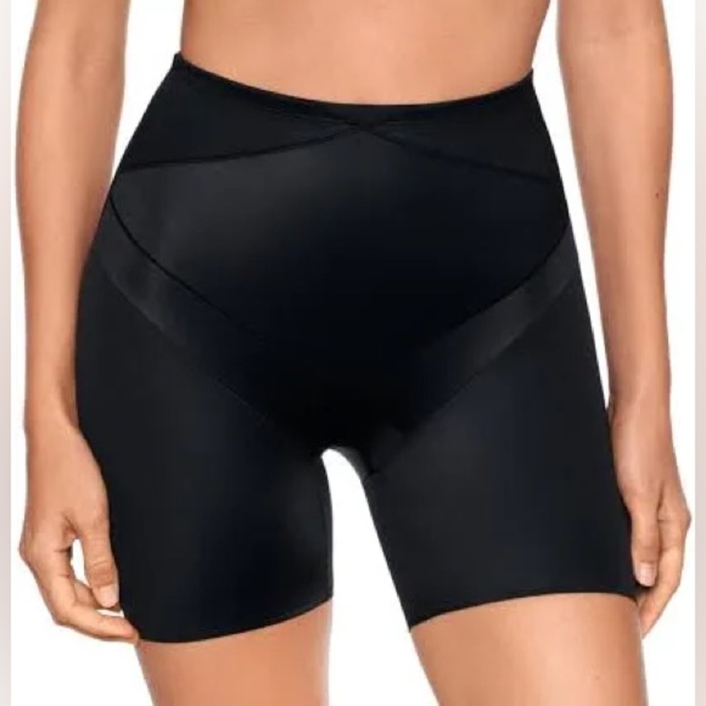 Miraclesuit / Women's Instant Tummy Tuck! Shaping Mid-Thigh Short Small